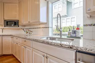 4026 Burke Ave N, Seattle, WA 98103 - Photo 11
