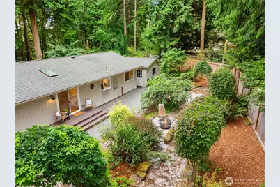 9820 NE Beach Crest Drive, Bainbridge Island, WA 98110 - Photo 1