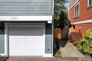 2205 NE 92nd St, Seattle, WA 98115 - Photo 19