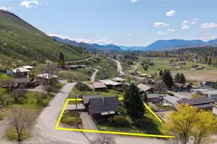 417 Perry St, Winthrop, WA 98862 - Photo 3