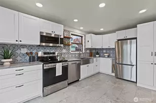 8450 East Side Dr NE, Tacoma, WA 98422 - Photo 9