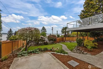 8450 E Side Drive NE, Tacoma, WA 98422 - Photo 25