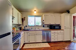 73 NW Roeder Dr, Oak Harbor, WA 98277 - Photo 7