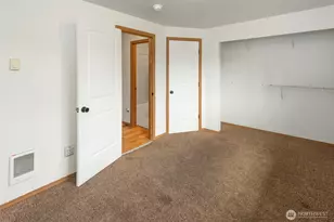 8520 Pepperidge Ln SE, Yelm, WA 98597 - Photo 11