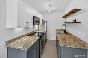 124 Warren Ave N, Seattle, WA 98109 - Photo 11