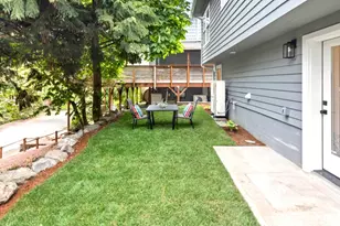 2500 Lorentz Pl N, Seattle, WA 98109 - Photo 25