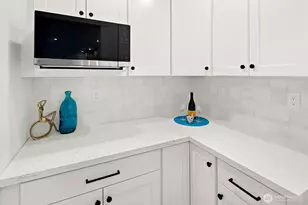 2500 Lorentz Pl N, Seattle, WA 98109 - Photo 11
