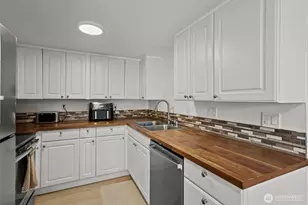 2102 NW Kelly Dr, Vancouver, WA 98655 - Photo 9