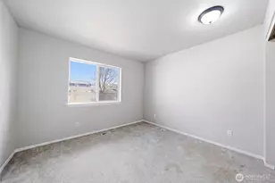 725 NW Sunburst Ct, Moses Lake, WA 98837 - Photo 9