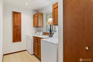 30 E Rainier Dr, Allyn, WA 98524 - Photo 25