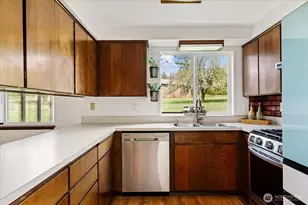 987 E Crescent Harbor Rd, Oak Harbor, WA 98277 - Photo 11