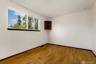 987 E Crescent Harbor Rd, Oak Harbor, WA 98277 - Photo 27