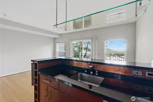 1026 NE 65th St, Seattle, WA 98115 - Photo 9