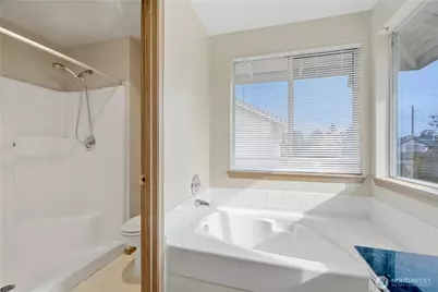 12402 107th Place NE, Kirkland, WA 98034 - Photo 17