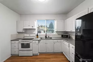 2204 S 12th St, Tacoma, WA 98405 - Photo 11