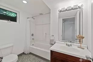 327 108th Ave SE, Bellevue, WA 98004 - Photo 27