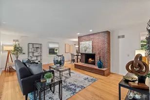327 108th Ave SE, Bellevue, WA 98004 - Photo 3