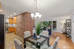 327 108th Ave SE, Bellevue, WA 98004 - Photo 9