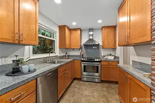 327 108th Ave SE, Bellevue, WA 98004 - Photo 5