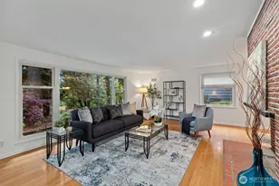 327 108th Ave SE, Bellevue, WA 98004 - Photo 7
