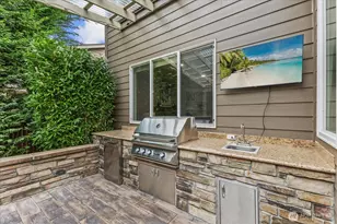 27174 SE 18th Pl, Sammamish, WA 98075 - Photo 5