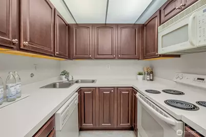 100 Ward Street #104, Seattle, WA 98109 - Photo 23