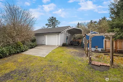 646 Island Cir SE, Ocean Shores, WA 98569 - Photo 33