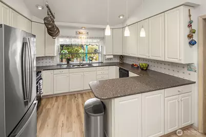 646 Island Cir SE, Ocean Shores, WA 98569 - Photo 17