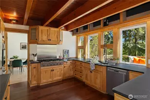 6420 NE Tara Ln, Bainbridge Island, WA 98110 - Photo 9