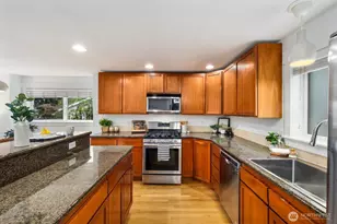 337 N 105th St, Seattle, WA 98133 - Photo 17