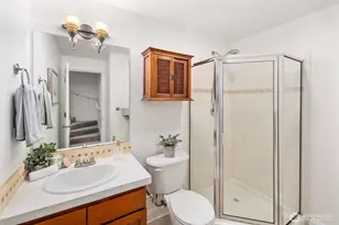 337 N 105th St, Seattle, WA 98133 - Photo 9