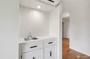 2565 Dexter Ave N, Seattle, WA 98109 - Photo 15