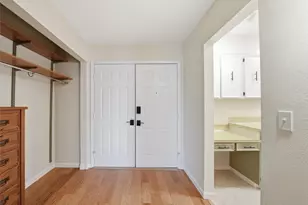 2565 Dexter Ave N, Seattle, WA 98109 - Photo 3