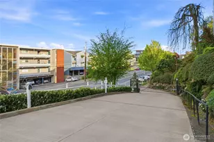 2565 Dexter Ave N, Seattle, WA 98109 - Photo 39