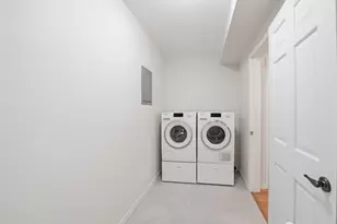 2565 Dexter Ave N, Seattle, WA 98109 - Photo 27