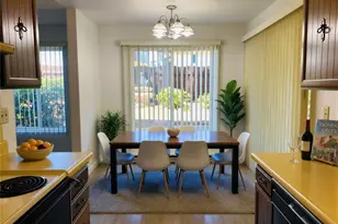 8848 Interlake Ave N, Seattle, WA 98103 - Photo 15
