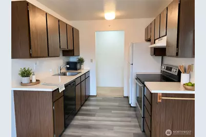 8848 Interlake Avenue N, Seattle, WA 98103 - Photo 23