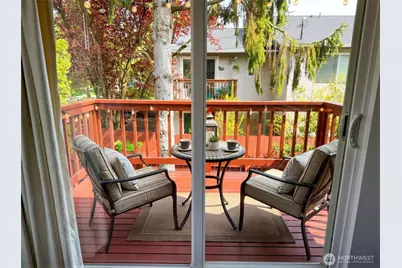8848 Interlake Avenue N, Seattle, WA 98103 - Photo 9