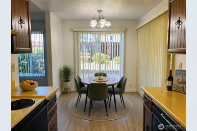 8848 Interlake Avenue N, Seattle, WA 98103 - Photo 15