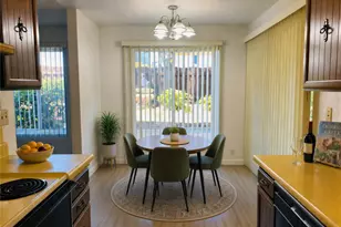 8848 Interlake Ave N, Seattle, WA 98103 - Photo 15