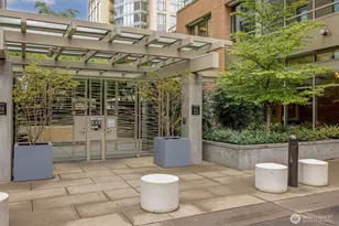 910 Lenora St, Seattle, WA 98121 - Photo 3