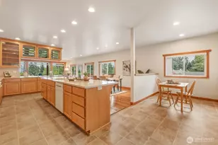 2385 Lake Forest Dr, Oak Harbor, WA 98277 - Photo 11