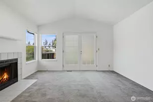 70 SW Roeder Dr, Oak Harbor, WA 98277 - Photo 9