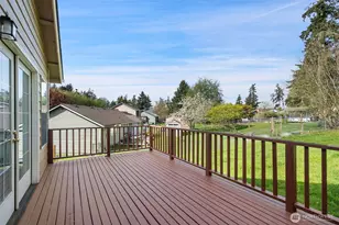 70 SW Roeder Dr, Oak Harbor, WA 98277 - Photo 11