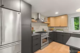 12334 SE 23rd Pl, Bellevue, WA 98005 - Photo 11