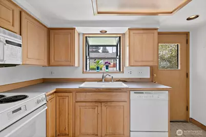 8403 S 120th St, Seattle, WA 98178 - Photo 15