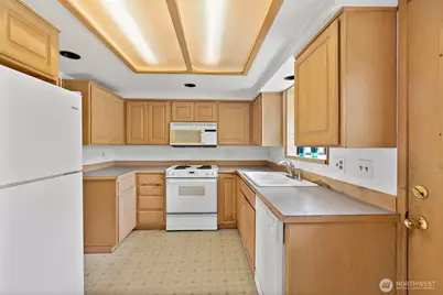 8403 S 120th St, Seattle, WA 98178 - Photo 13