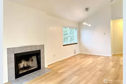 12043 Bartlett Avenue NE, Seattle, WA 98125 - Photo 9