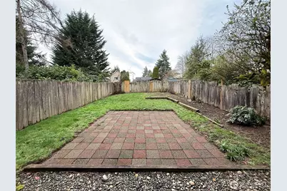 12043 Bartlett Avenue NE, Seattle, WA 98125 - Photo 15