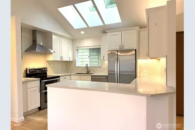 12043 Bartlett Avenue NE, Seattle, WA 98125 - Photo 5
